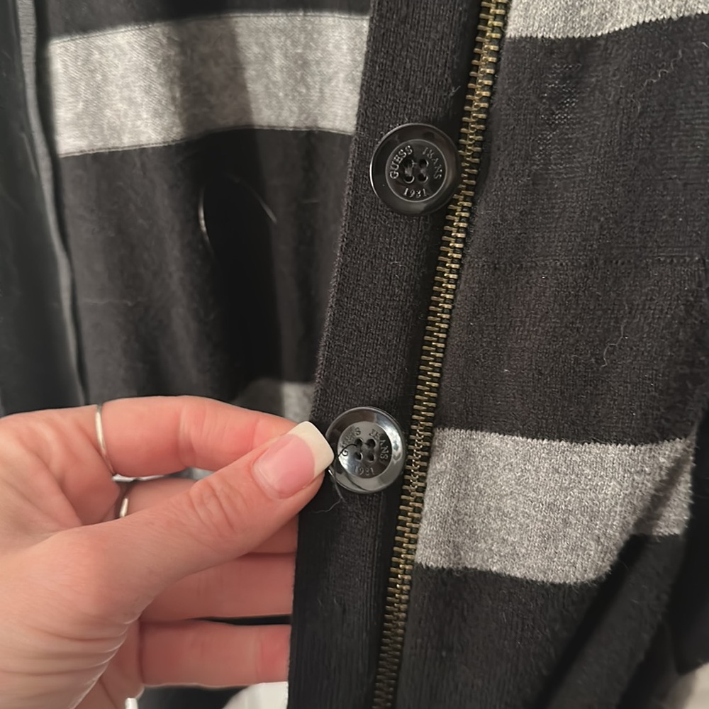 Guess lightweight sweater - Picture 3 of 7